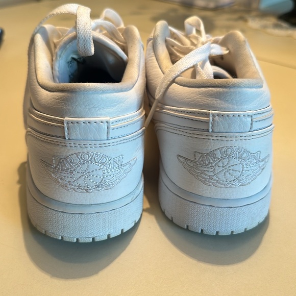 Air Jordan 1 Low Triple White 10 - Picture 2 of 7